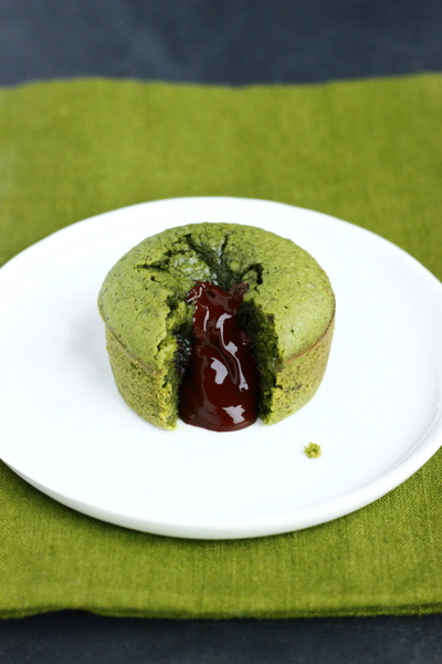 dessert au thé vert matcha et chocolat coulant