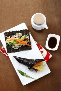 Rouleau de temaki sushi végétarien