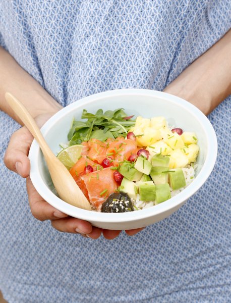 poke bowl saumon, avocat et ananas